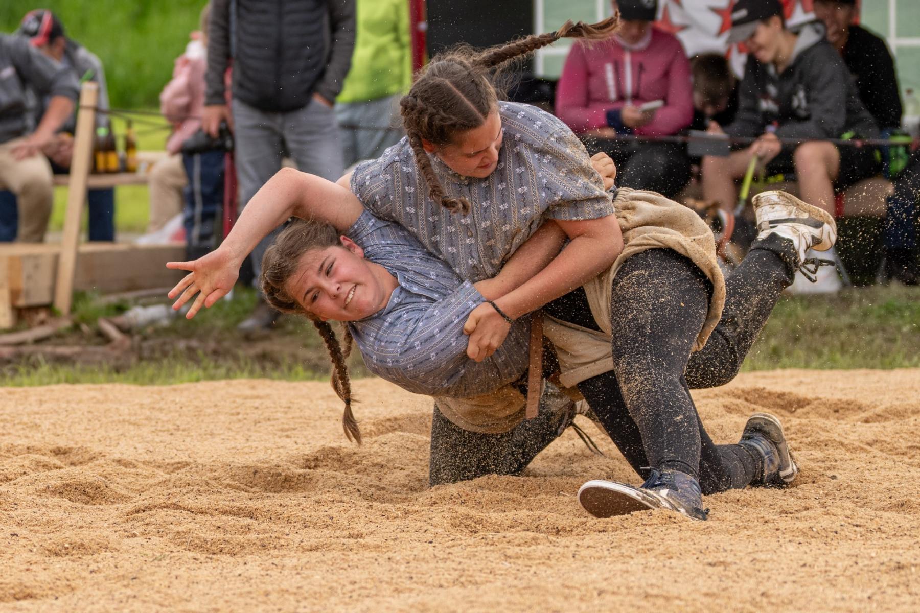 Schlussgang Meitli 2_Iten Laraine (oben) gegen Schluechter Laura Schlussgang Meitli 2_Iten Laraine (oben) gegen Schluechter Laura