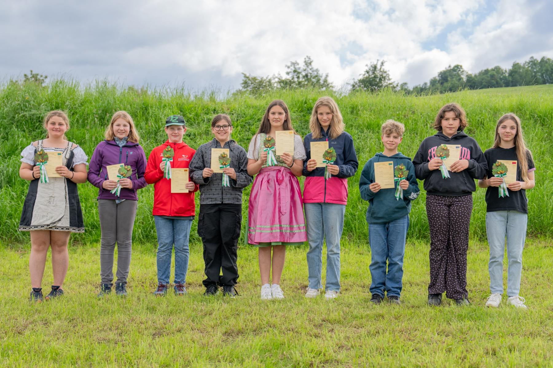Zweigerinnen Meitli 2 v.l._Ziegler Samira (5b), Niederberger Malina (5a), BIeneck Ronja (3), Schlüchter Laura (1b), Iten Laraina (1a), Ruch Lara (2), Amstutz Silja (4a), Philippona Kiara (4b), Erni Celine (6) Zweigerinnen Meitli 2 v.l._Ziegler Samira (5b), Niederberger Malina (5a), BIeneck Ronja (3), Schlüchter Laura (1b), Iten Laraina (1a), Ruch Lara (2), Amstutz Silja (4a), Philippona Kiara (4b), Erni Celine (6)